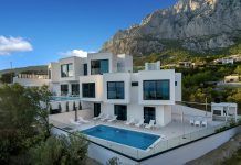 Ovdje bi bilo lijepo pozdraviti se s ljetom. Makarska
