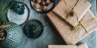 Kako dekorirati stol i zamotati poklone? Last minute savjeti kod Edi