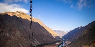 Omg. Spavanje u kapsuli iznad litice na 2800 m