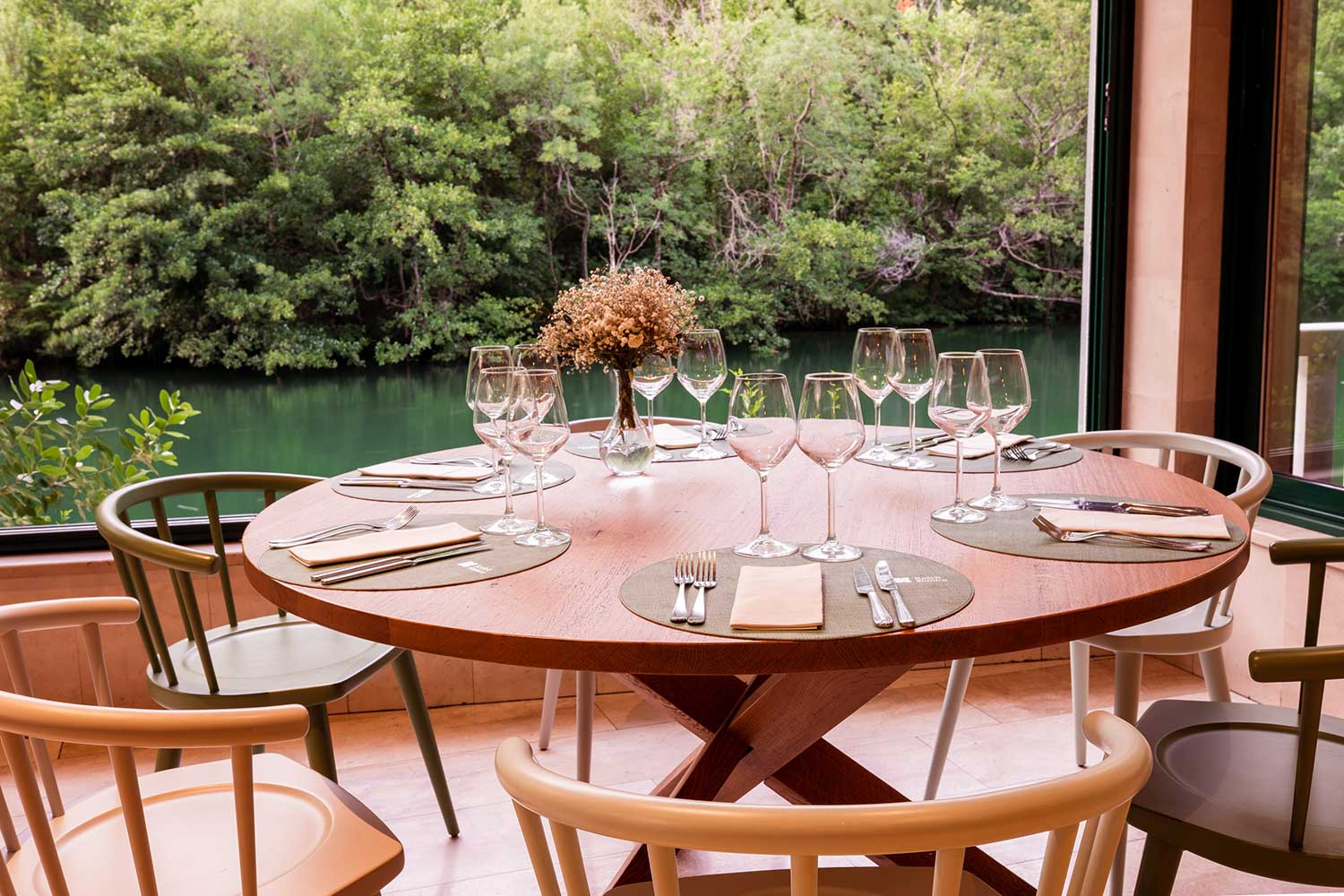 kastil-slanica-omis-restoran-vizualni-identitet-izvorka-juric (3)